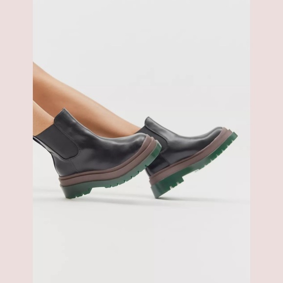 UO Betty Treaded Chelsea Boot - Picture 3 of 8